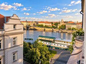 Elegant 75 m2 Apartment with Vltava River Views
