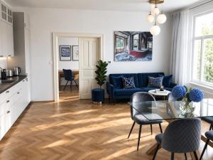 Elegant 75 m2 Apartment with Vltava River Views