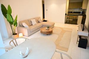 Spacious 1BR in iconic Cayan Tower with Marina & Sea Views