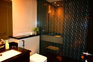 Spacious 1BR in iconic Cayan Tower with Marina & Sea Views