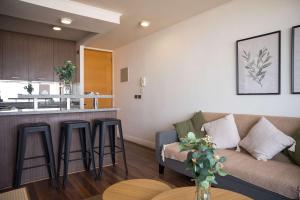 Apt in Las Condes with Pool and Private Balcony