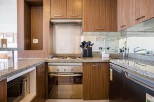Apt in Las Condes with Pool and Private Balcony