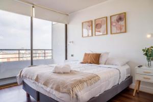 Apt in Las Condes with Pool and Private Balcony