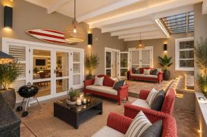 Large 4 Bedroom Villa with Pool