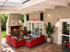 Large 4 Bedroom Villa with Pool