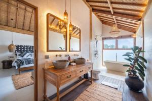 New Stunning Twin Villa - 4 bedrooms - Nusa Lembongan