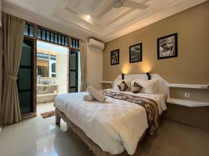 Kuta Blue Lagoon 5 bedrooms Villa near beach and airport
