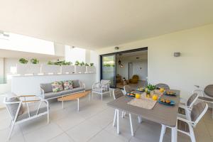 797 HOLIDAY RENTALS-Apartamento en Rocas Blancas para 5 con v