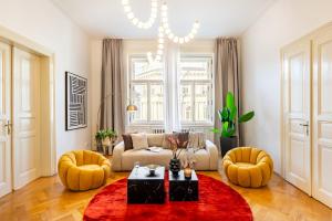 Prague Days - Four Bedroom Apartment with Workspace and 250Mbs WiFi in New Town