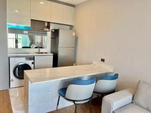 Modern and New 1BR at Arise condo Charoen Mueang