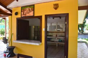 Beachfront Privacy with Pool & Outdoor Bar