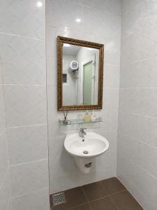 Hạng Phòng Tiêu Chuẩn Gần Chợ - TH&TH CN5 Hotel