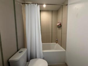Downtown 2BR Unit near Chinatown Full Kitchen