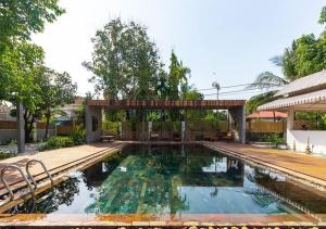 Luxury 5BR Tropical Villa with Private Pool
