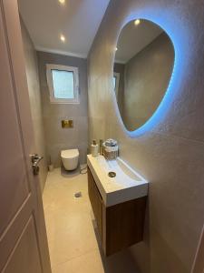 CASAvocado Newly Renovated 2BR Walk to Beach