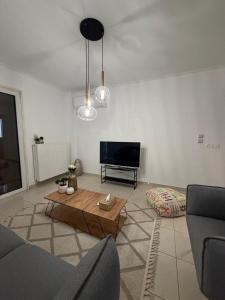 CASAvocado Newly Renovated 2BR Walk to Beach