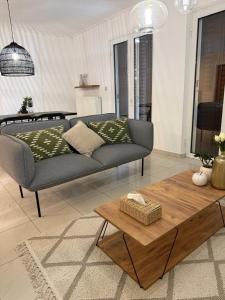 CASAvocado Newly Renovated 2BR Walk to Beach