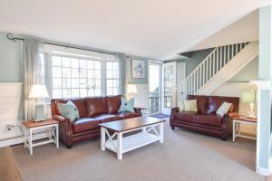 Peace and Quiet & Spacious Back Deck