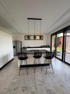 Villa J