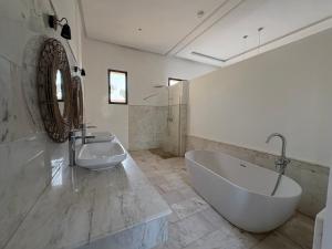 Villa J