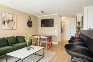 Las Condes Modern Apartment 2BR2BA Pool & Views