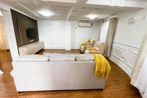 Kisuri White House - Luxury Beach Home in Mfangano