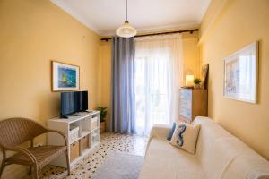 Cozy Peraia Retreat