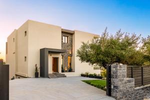 Villa Ariadne - 4BR Retreat in Hersonissos