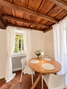 Navona Fox House 1