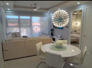 Sunset Arms Apartment