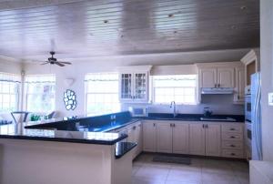 Beautiful 6 Bedroom Villa - Amazing Sea Views