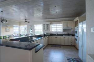 Beautiful 6 Bedroom Villa - Amazing Sea Views