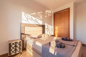 Jardín amplio en planta baja, 2 piscinas todo el año, Parking gratis, espacioso, 3 dormitorios y 2 baños