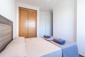 Jardín amplio en planta baja, 2 piscinas todo el año, Parking gratis, espacioso, 3 dormitorios y 2 baños