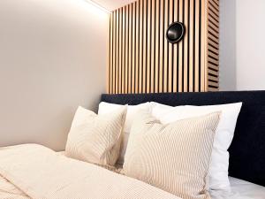 Spacious Romantic Riverside Loft with Two Levels