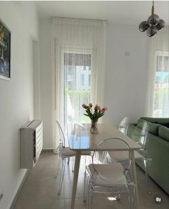 First floor apartment with garden near the beach
