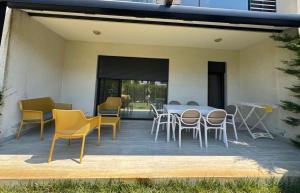 First floor apartment with garden near the beach