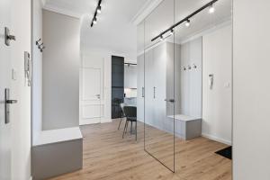 Zamojska Skyline View Prestige Apartment by BookingHost