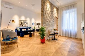 Luxury Via Veneto Apartment Walk to Spanish Steps