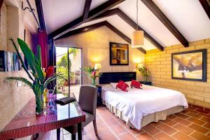 Unique Central Beautiful home views to die for from Balcony