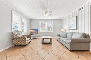 Hazels Child II Oceanfront Beach House w Pier View