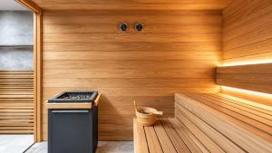 Modern Studio with AC & Sauna access near Old Town