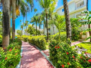 Tropical Suites and Studios - Beach Club, Spa, Restaurants - playa Los Corales