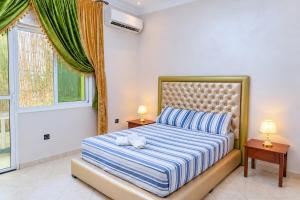 An air-conditioned apartment with a balcony, close to the Corniche, just a minute away