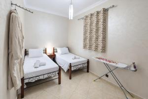 An air-conditioned apartment with a balcony, close to the Corniche, just a minute away