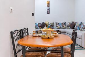 An air-conditioned apartment with a balcony, close to the Corniche, just a minute away