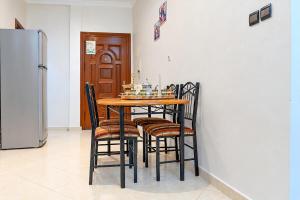 An air-conditioned apartment with a balcony, close to the Corniche, just a minute away