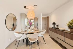 Sunny Golf Apartment - Golf and Pool Views