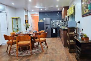 Casa Pacheco 2 - Modern 2BR 1 BA, Walk to Castle and Beach, Secure Parking Included