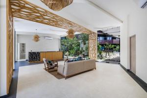 Unique PH with Ocean View and Jacuzzi 3Bed 4Bath